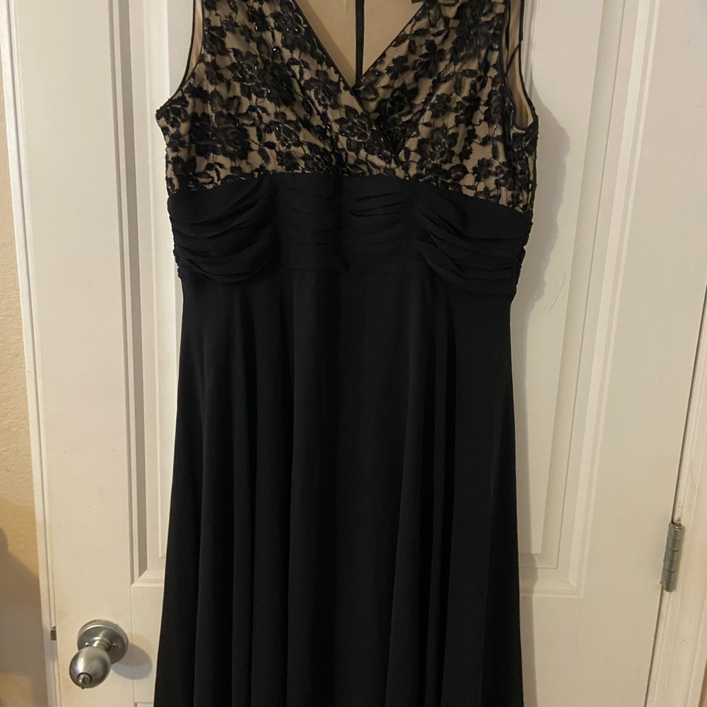 Scarlett Black and Tan Sleeveless V-Neck Maxi Gown